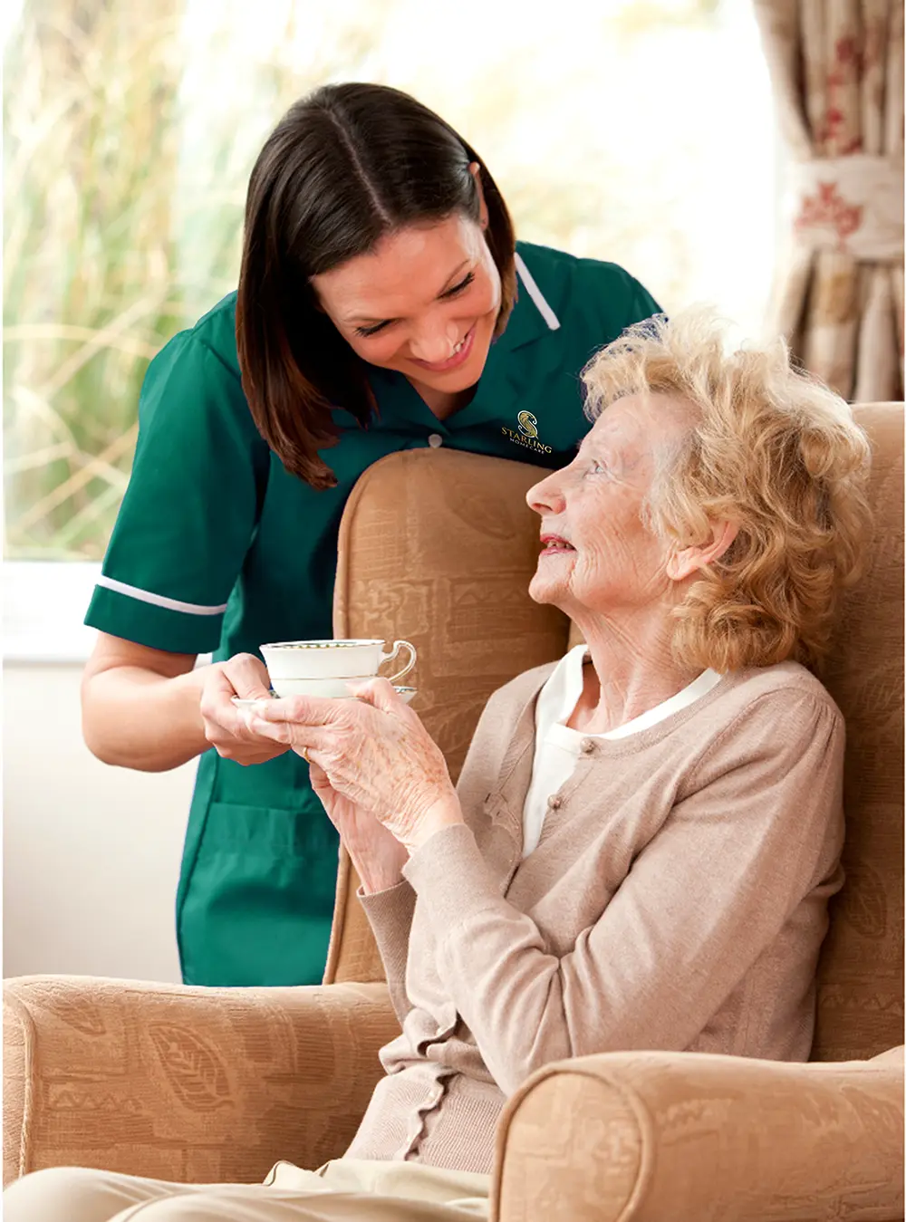 Starling Homecare carer serving a cup of tea to an elderly client Starling Homecare carer serving a cup of tea to an elderly client